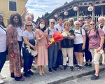 126 du khách Mỹ tới phố cổ Hội An sau hai năm ngưng trệ vì COVID-19