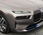 Đèn bằng pha lê Swarovski trên BMW i7 được tạo ra như thế nào?