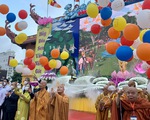 Hàng ngàn tăng ni, Phật tử dự Đại lễ Phật đản tại Việt Nam Quốc Tự