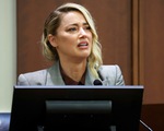 Người đẹp Amber Heard khóc lóc trước tòa vì bị dọa 
