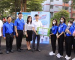 Bí thư Trung ương Đoàn Nguyễn Minh Triết thăm, tặng quà đội hình tiếp sức mùa thi tại Đồng Nai