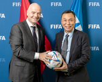 Chủ tịch FIFA Gianni Infantino tiếp quyền chủ tịch VFF Trần Quốc Tuấn tại Paris