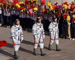 Trung Quốc phóng tàu vũ trụ, đưa 3 phi hành gia lên 