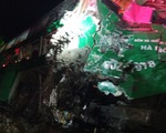 Xe tải tông vào đuôi xe khách làm 3 người tử vong