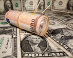Euro - USD ngang giá: Giúp giảm lạm phát ở Mỹ, khách du lịch được ‘giảm giá’ 15%