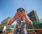 Nắng nóng ảnh hưởng hơn 900 triệu dân Trung Quốc, kiến vừa bỏ lên vỉa hè đã chết