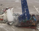 Tàu gãy đôi ngoài biển Hong Kong, 27 người mất tích