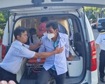 Sáng nay thân nhân 5 ngư dân sống sót đón người thân ở Cam Ranh
