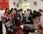Chỗ gửi đồ của thí sinh bị ‘nghẽn’, thứ trưởng nhắc nhở điểm thi