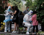Bắc Kinh phải bỏ quy định có tiêm vắc xin COVID-19 mới được đến chỗ đông người