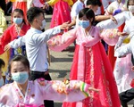Triều Tiên bỏ đeo khẩu trang, quy định giãn cách xã hội