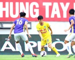 Vòng 12 V-League 2022: HLV Kiatisak muốn đánh bại chủ nhà Hà Nội