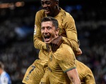 Lewandowski lập cú đúp cho Barca trong ngày sinh nhật