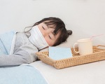 Chăm sóc trẻ mắc cúm A bị sốt, ho đờm, sổ mũi