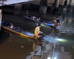 Xuyệt điện lại tung hoành, ‘càn quét’ cá trên kênh Nhiêu Lộc - Thị Nghè