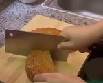 Cao thủ chặt gà cắt bánh trung thu