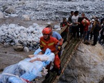 Số người chết do động đất ở Tứ Xuyên đã lên tới 65, 200 người còn mắc kẹt