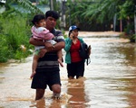 Nước từ đầu nguồn cuồn cuộn đổ về, hàng trăm hộ dân TP Biên Hòa ngập sâu