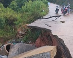 Kon Tum: Mưa kéo dài làm sạt lở nhiều đường dân sinh vùng cao