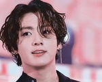 Jungkook đẹp trai nhất thế giới, MC gốc Việt dẫn Miss Universe