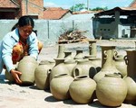 Thổi hồn cổ vào gốm Chăm hiện đại