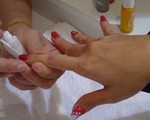Để an toàn khi đi làm nail