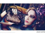 Madonna huyền ảo và lôi cuốn với túi xách Louis Vuitton