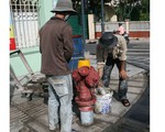Lấy nước trụ cứu hỏa để trộn hồ