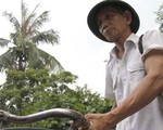 Ông Uẩn đi tìm công lý
