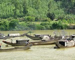 'Cát tặc' lộng hành trên sông Hương