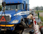 Xe container gây tai nạn do tài xế buồn ngủ