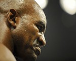 Holyfield vẫn thượng đài ở tuổi 48