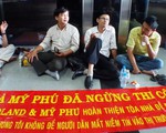Khách hàng phong tỏa tòa nhà Petroland