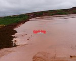 Bô xít Tân Rai:&nbsp;Bùn tràn ra đường nội bộ