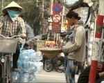 Xem clip ăn xin giả mang bầu... lấy tiền chích ma túy