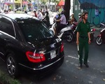 Tài xế đột tử sau vôlăng, xe Mercedes lao vào xe khách