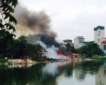 Cháy khu nhà tạm cạnh hồ Linh Quang