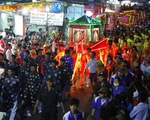 'Biển người' đổ về xem lễ khai hội vía Bà núi Sam