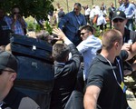 Serbia lên án vụ Thủ tướng Vucic bị ném đá