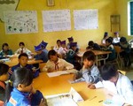 Già làng, trưởng bản gọi học sinh đến trường