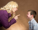 Làm bạn với con được không, ba mẹ ơi!