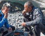 Tham gia truyền hình thực tế, ông Obama từ chối uống... nước tiểu