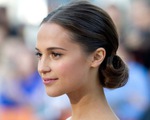 Một năm váy áo đa sắc của “Cô gái Đan Mạch” - Alicia Vikander