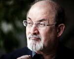 Iran treo thưởng lớn cho ai hạ sát Salman Rushdie