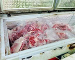 Trét máu heo lên thịt trâu đông lạnh để thành... thịt bò