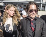 Johnny Depp đưa vợ đi xin lỗi ở tòa án Úc