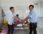 Tài xế taxi đỡ đẻ cho khách ngay trên xe