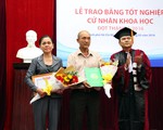Nghẹn ngào lễ trao bằng tốt nghiệp cho sinh viên đã qua đời