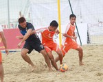 Dân nghiệp dư đi thi bóng đá bãi biển