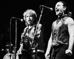 Nobel Văn học 2016: Bob Dylan và những cảnh báo  chiến tranh